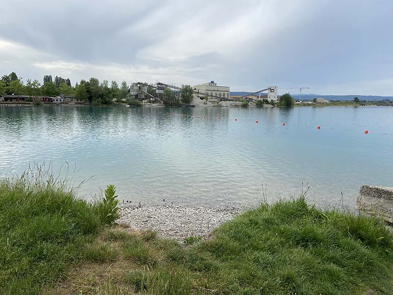 Der Badesee Waldmattensee in Lahr in Baden-Württemberg