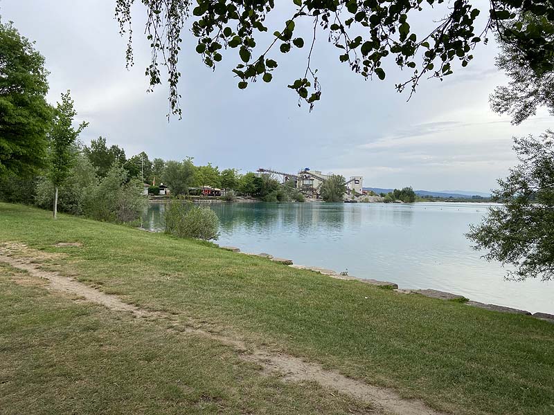 Der Badesee Waldmattensee in Lahr in Baden-Württemberg