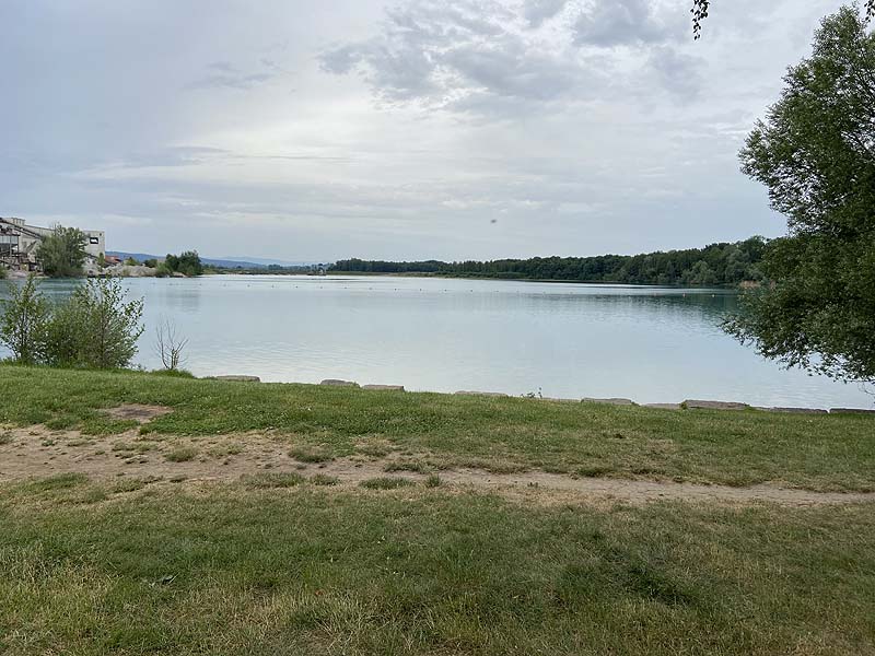 Der Badesee Waldmattensee in Lahr in Baden-Württemberg