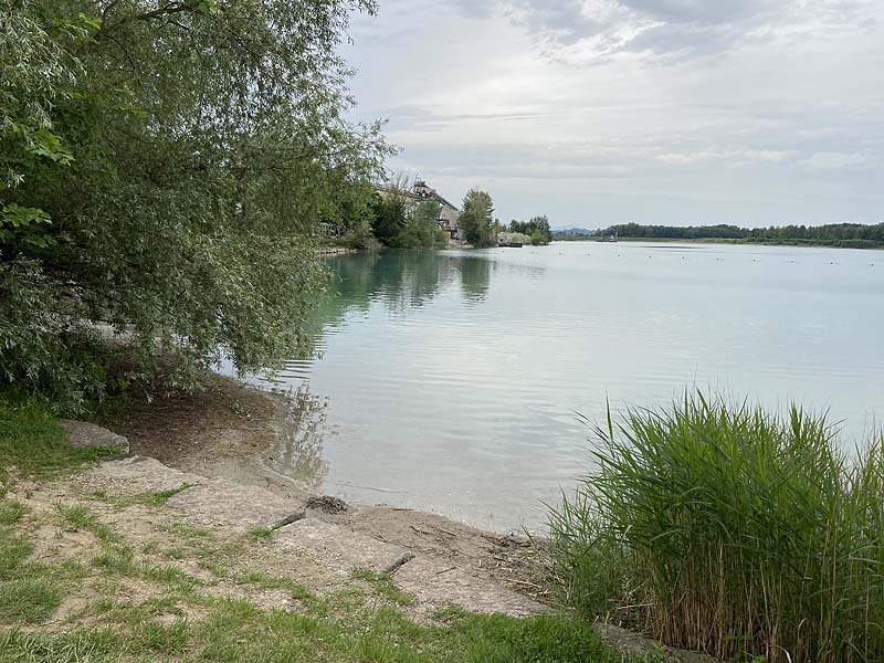 Der Badesee Waldmattensee in Lahr in Baden-Württemberg
