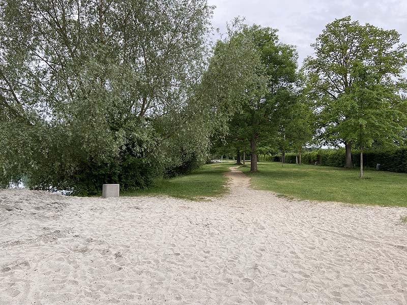 Der Badesee Waldmattensee in Lahr in Baden-Württemberg