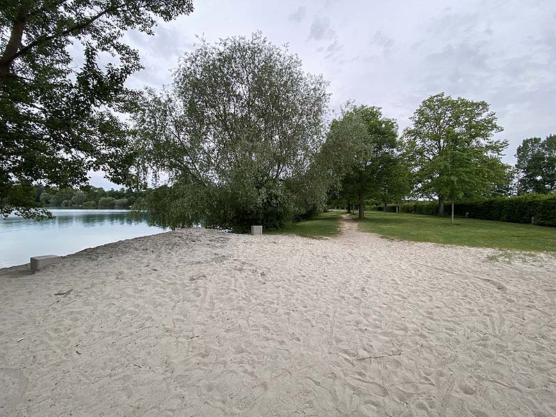 Der Badesee Waldmattensee in Lahr in Baden-Württemberg