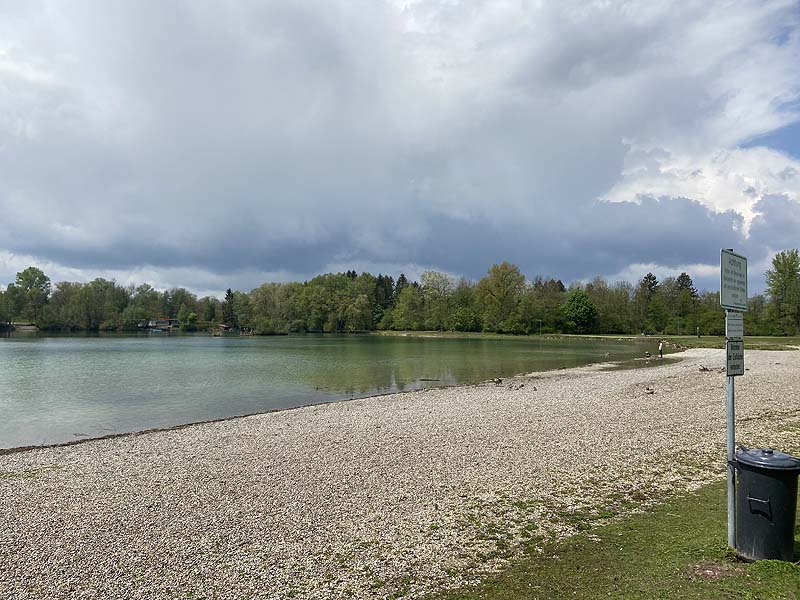 Der Badesee Weitmannsee bei Augsburg