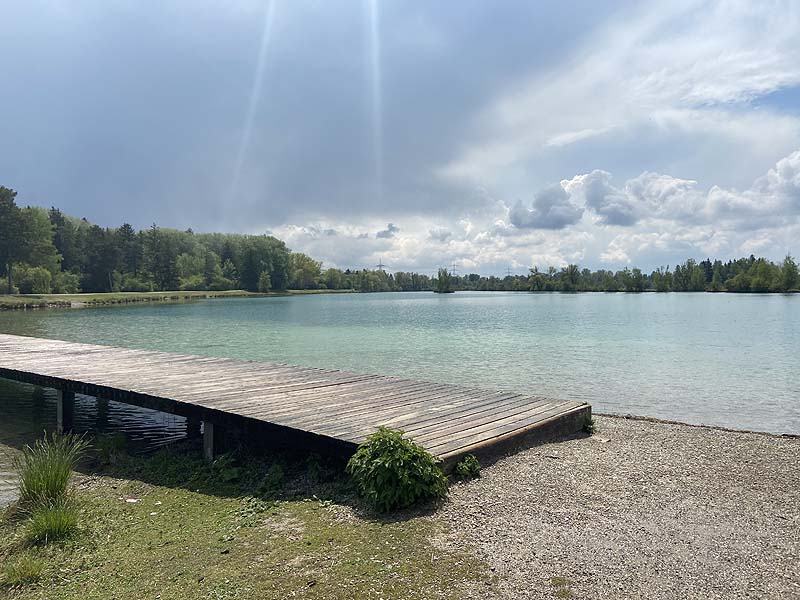Der Badesee Weitmannsee bei Augsburg