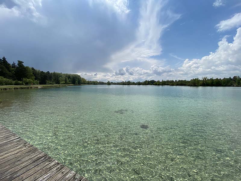 Der Badesee Weitmannsee bei Augsburg