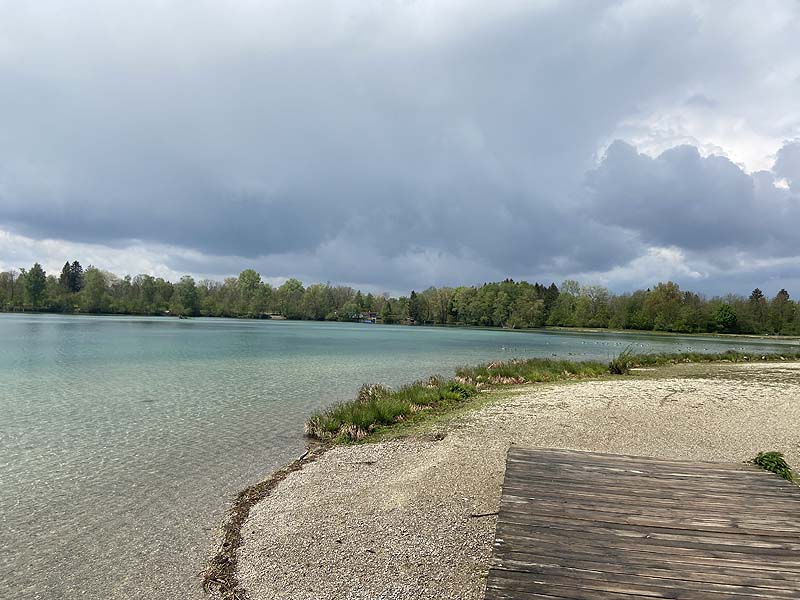 Der Badesee Weitmannsee bei Augsburg