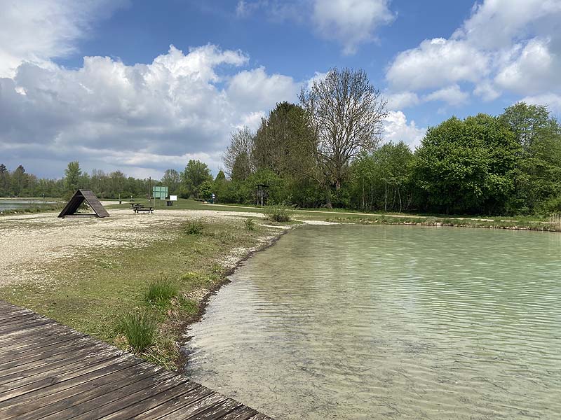 Der Badesee Weitmannsee bei Augsburg