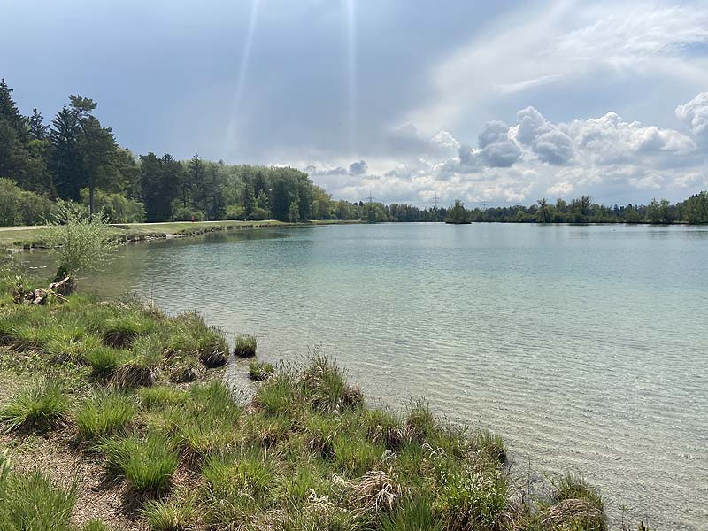 Der Badesee Weitmannsee bei Augsburg
