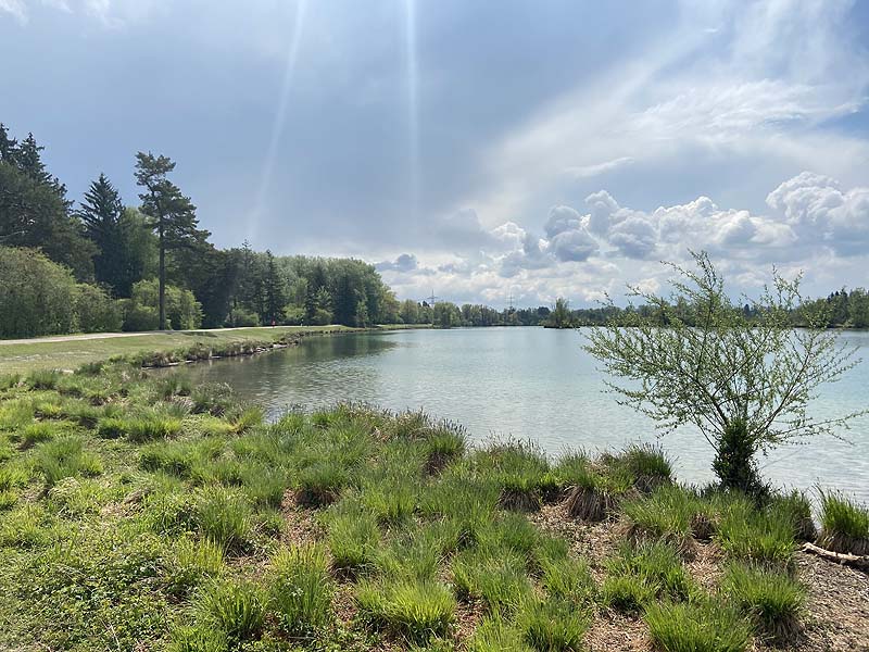 Der Badesee Weitmannsee bei Augsburg