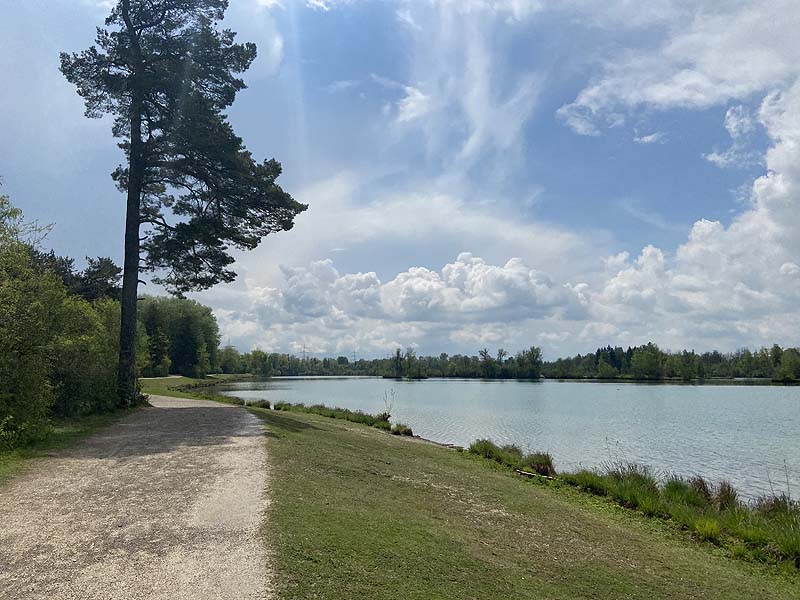 Der Badesee Weitmannsee bei Augsburg