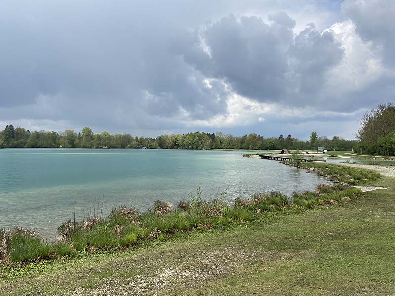 Der Badesee Weitmannsee bei Augsburg