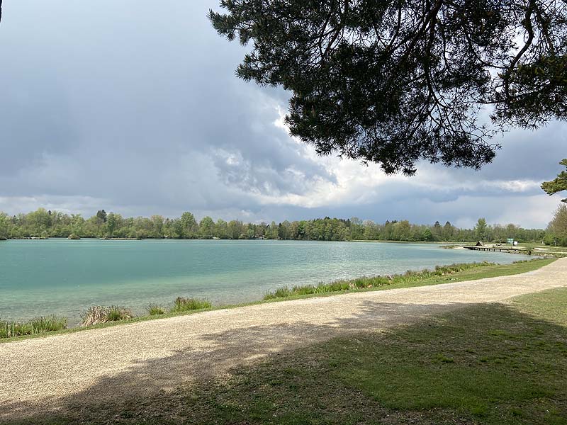 Der Badesee Weitmannsee bei Augsburg