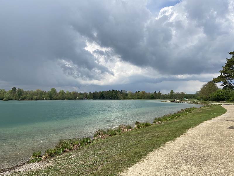 Der Badesee Weitmannsee bei Augsburg