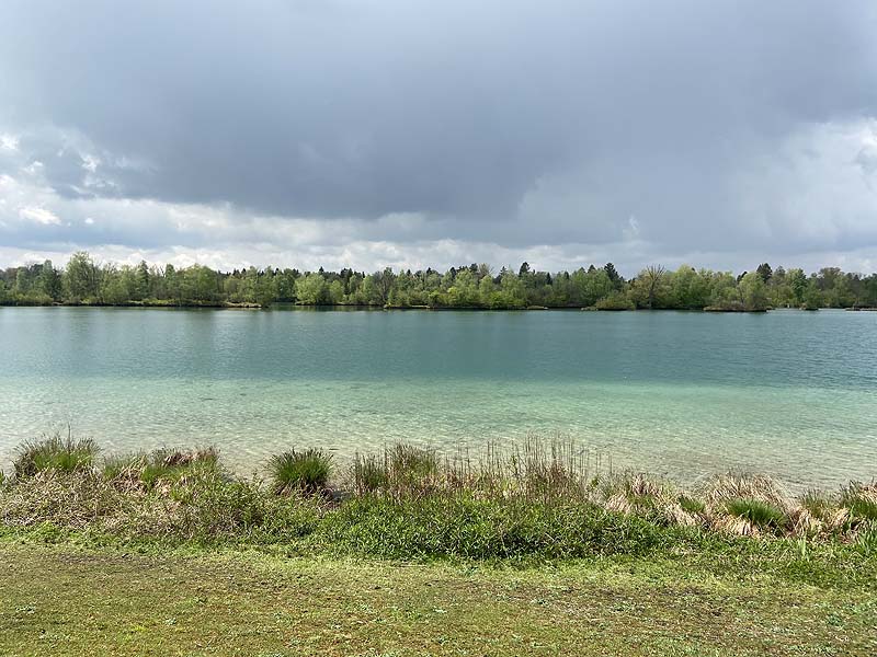 Der Badesee Weitmannsee bei Augsburg