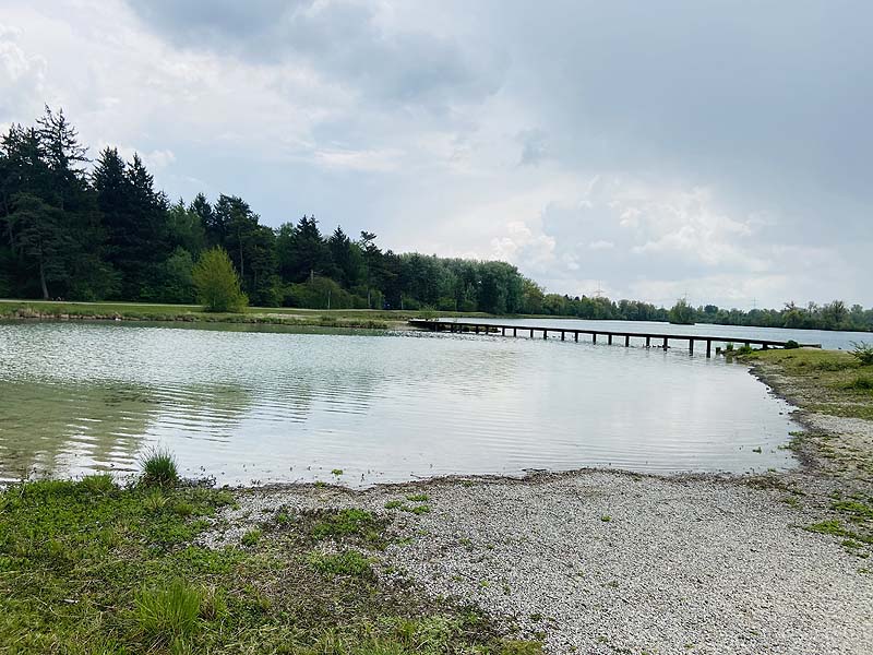 Der Badesee Weitmannsee bei Augsburg