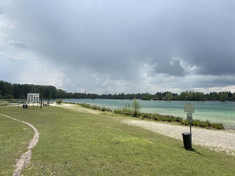 Der Badesee Weitmannsee bei Augsburg