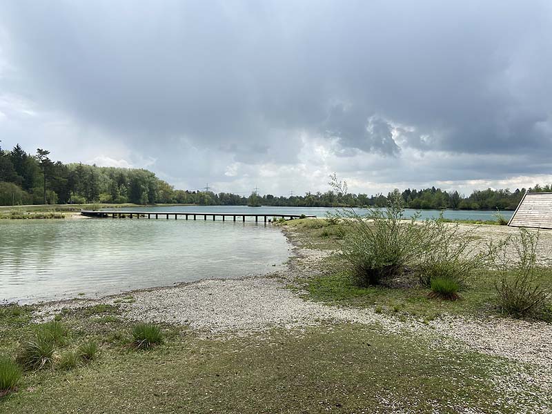 Der Badesee Weitmannsee bei Augsburg