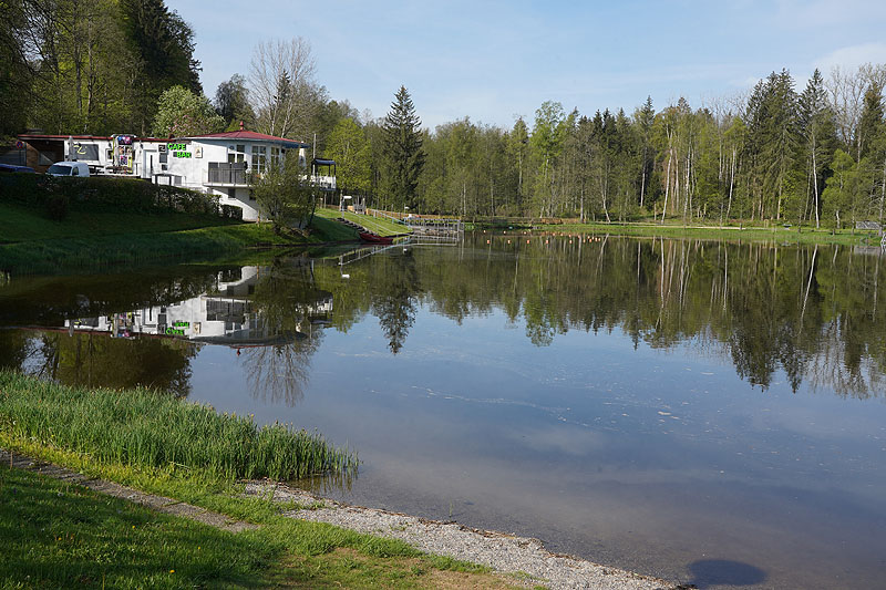 Der Badesee Ziegelweiher in Ochsenhausen
