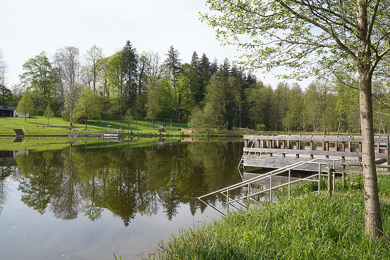 Der Badesee Ziegelweiher in Ochsenhausen
