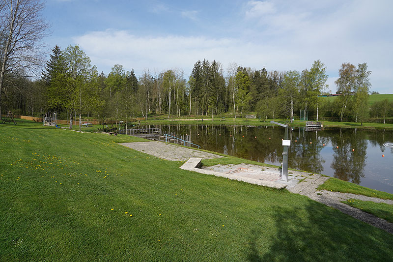 Der Badesee Ziegelweiher in Ochsenhausen